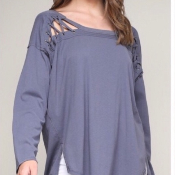 SALE❣️🎉 Host Pick🎉 Boutique Blouse w/ Cutout Detail - Picture 4 of 14